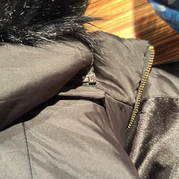 Bebe Women’s belted hooded faux fur puffer jacket - black Small - Picture 8 of 8